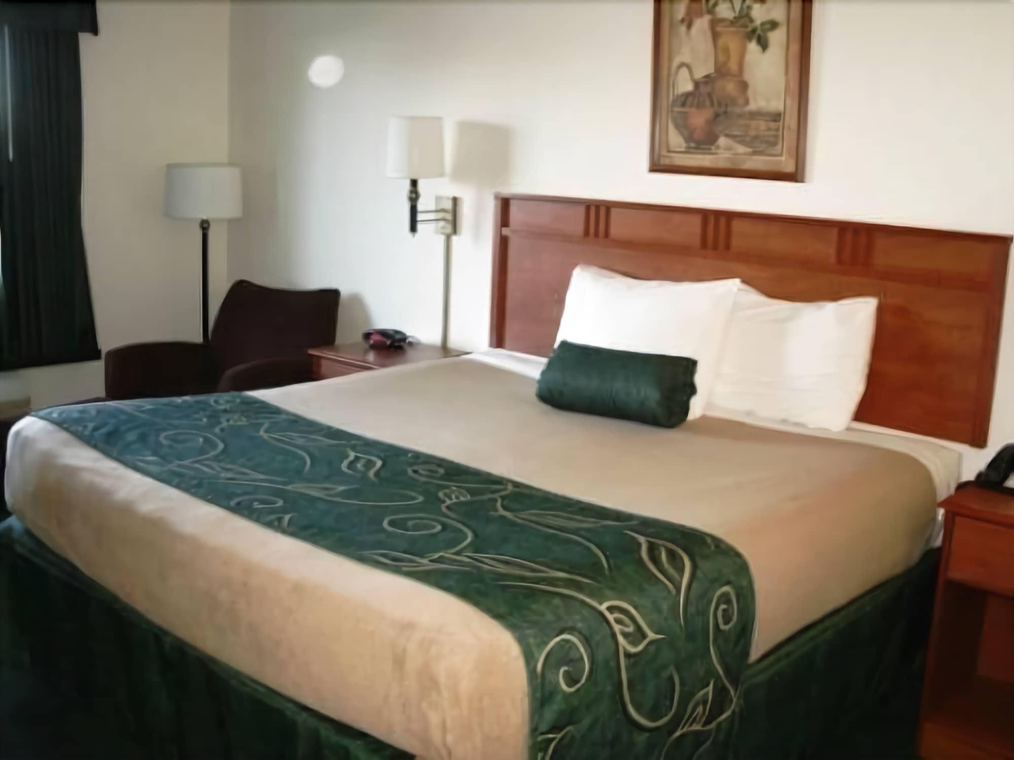 Travelodge By Wyndham Clinton Valley West Court Room photo