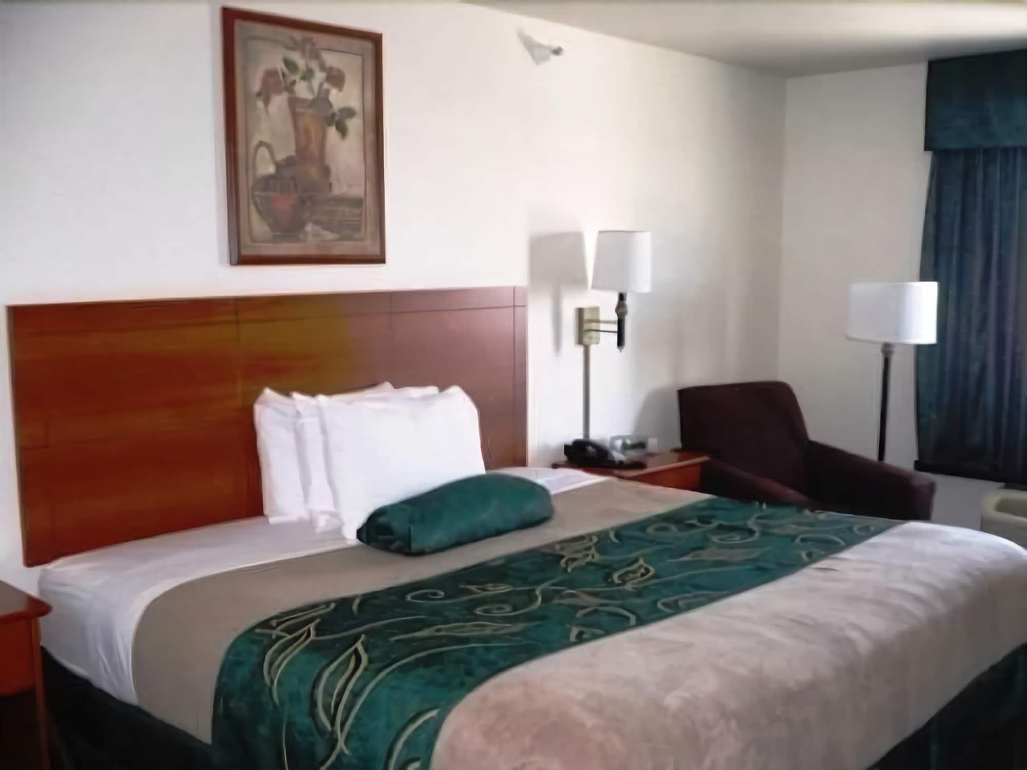 Travelodge By Wyndham Clinton Valley West Court Room photo