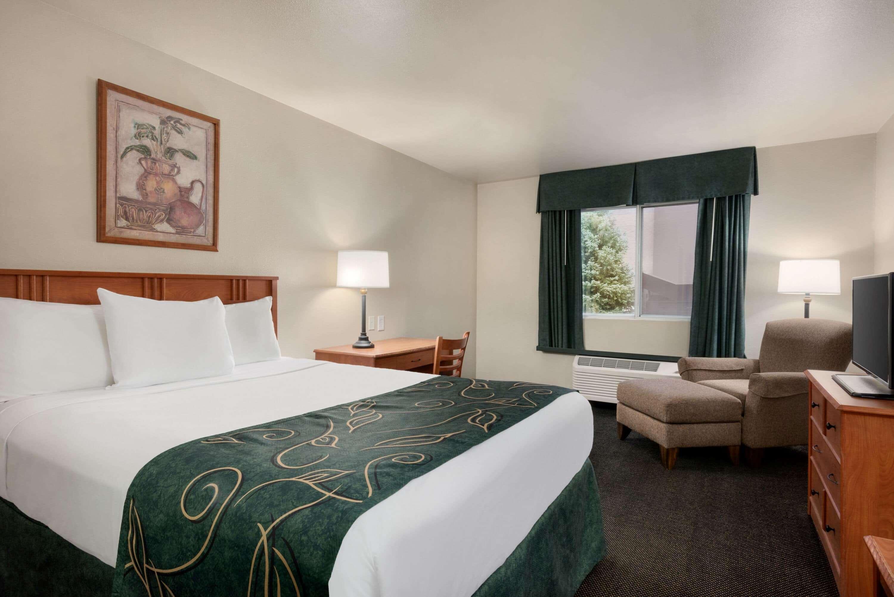 Travelodge By Wyndham Clinton Valley West Court Exterior photo