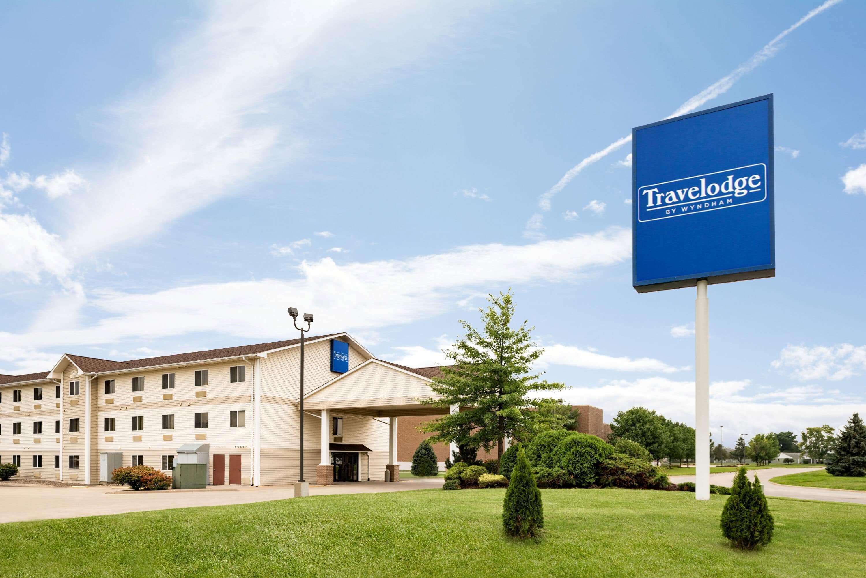 Travelodge By Wyndham Clinton Valley West Court Exterior photo