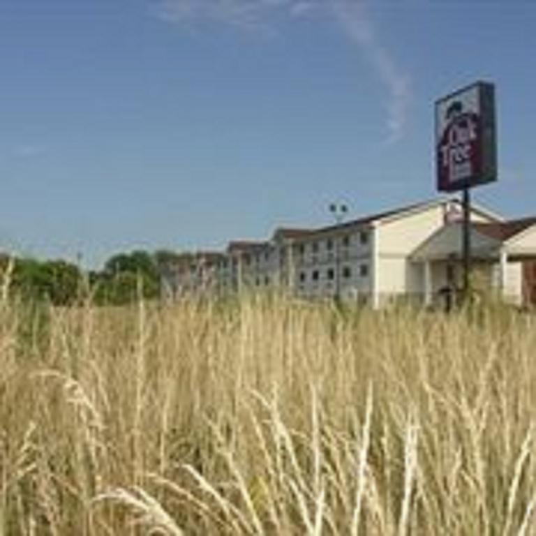 Travelodge By Wyndham Clinton Valley West Court Exterior photo