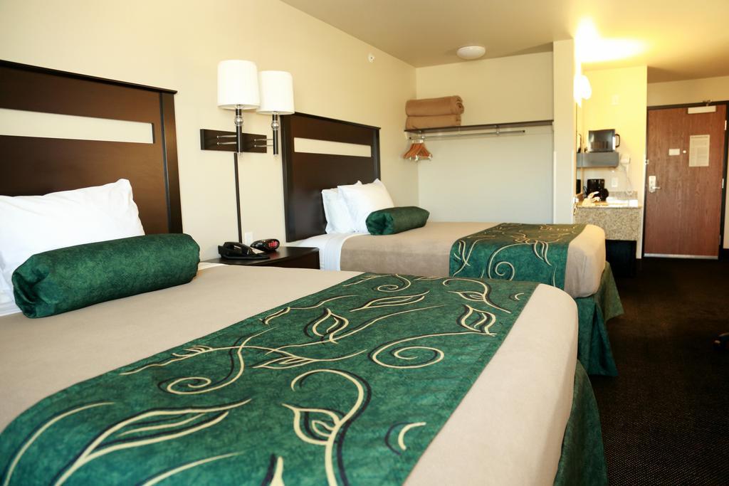 Travelodge By Wyndham Clinton Valley West Court Exterior photo