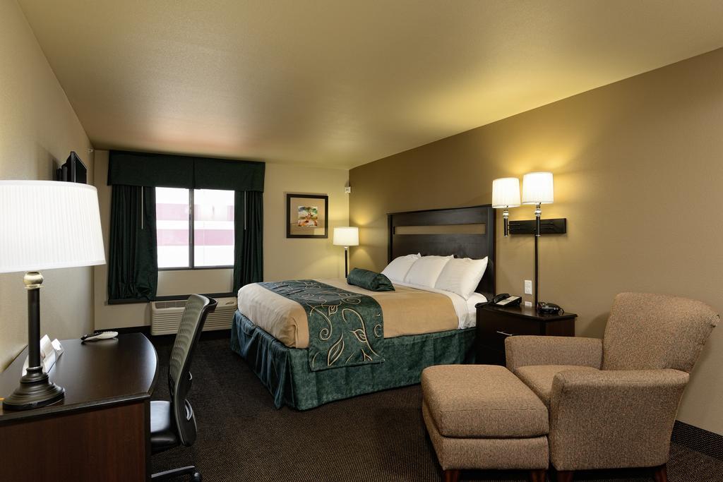 Travelodge By Wyndham Clinton Valley West Court Exterior photo